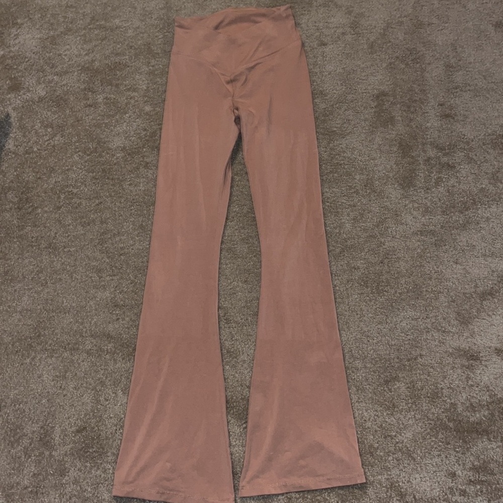 Pink V-shaped flare leggings, size XS, like brand new